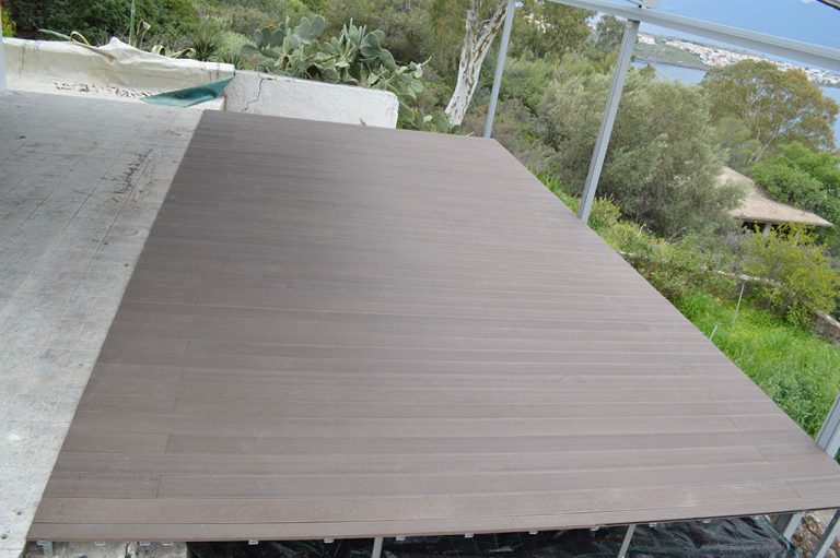 Κατασκευή και τοποθέτηση συστήματος περγκοτέντας και πατώματος deck στην Αίγινα | Tentagon