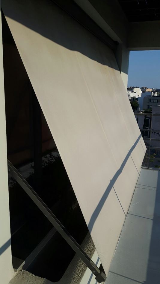 Σύστημα κασέτας Markilux 730 σε παράθυρο γραφείου στο κέντρο της Αθήνας | Tentagon