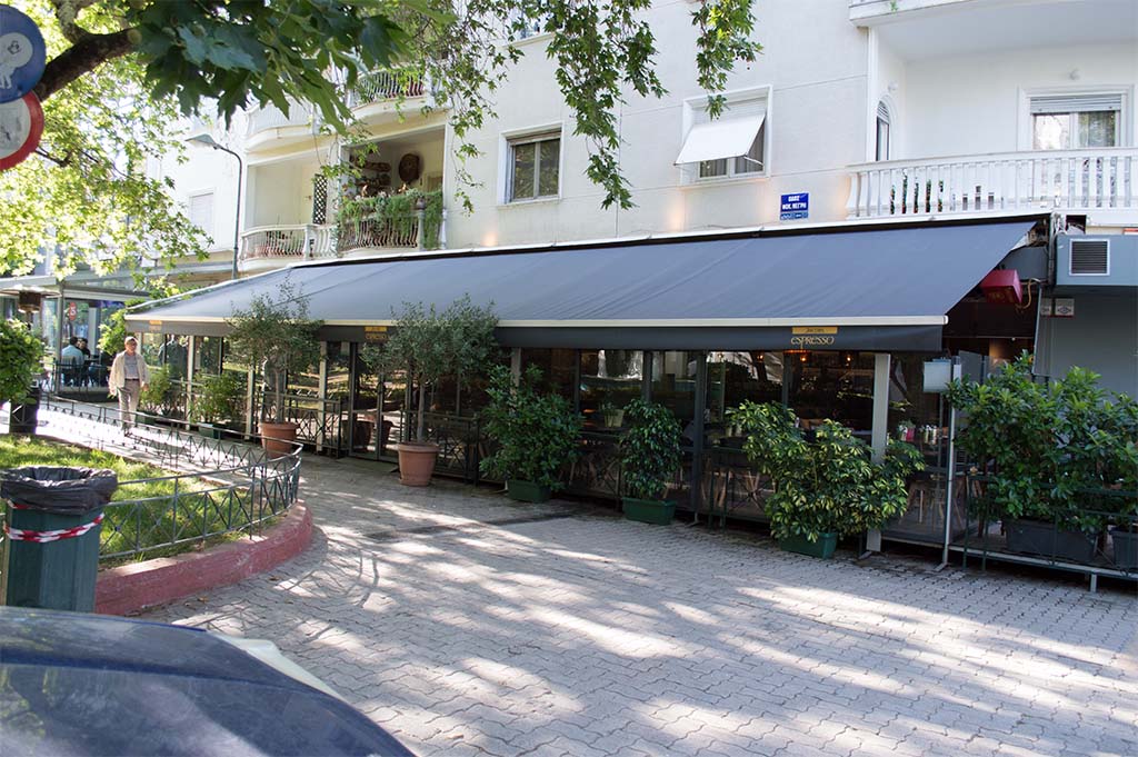 Τοποθέτηση τεντών με βραχίονες στην καφετέρια ”Select” στην Αθήνα | Tentagon